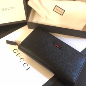 100% Authentic Gucci Leather Zip Wallet